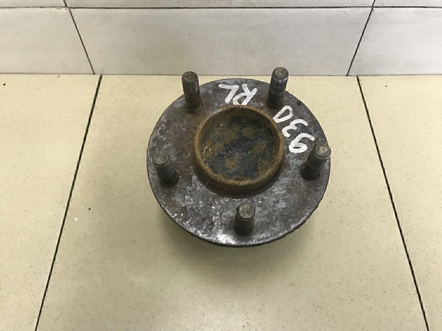 Ступица левая V50 2004-2012