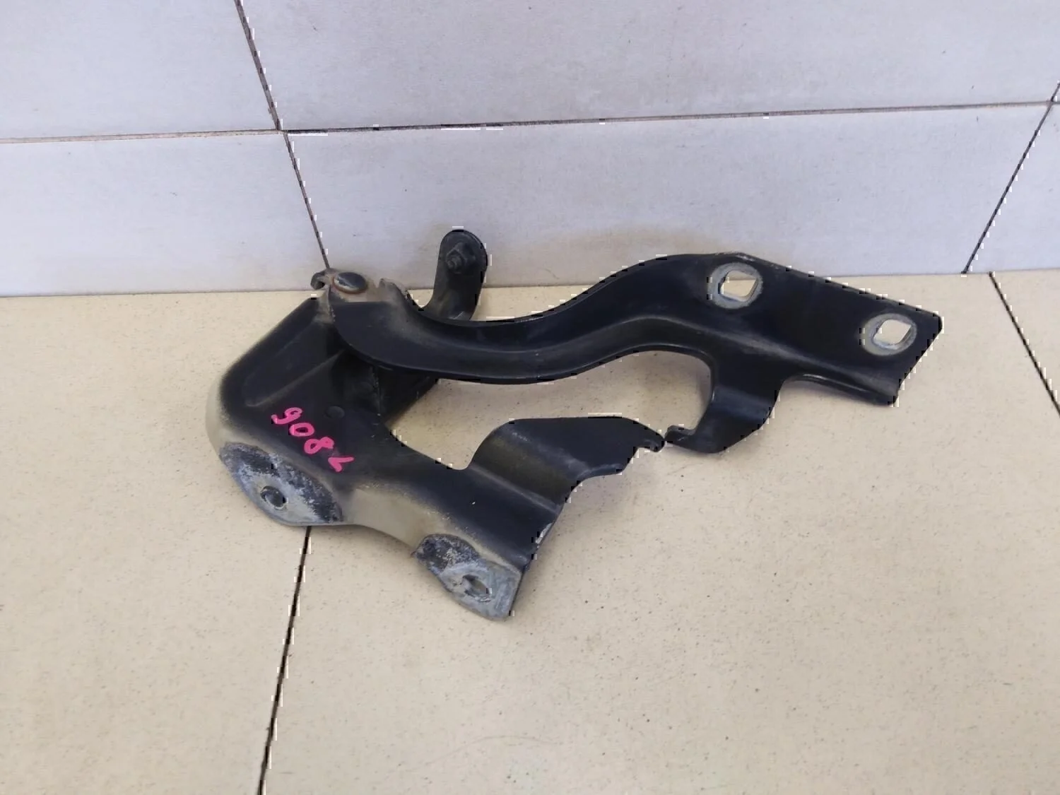 Петля капота левая Captiva (C100) 2006-2010