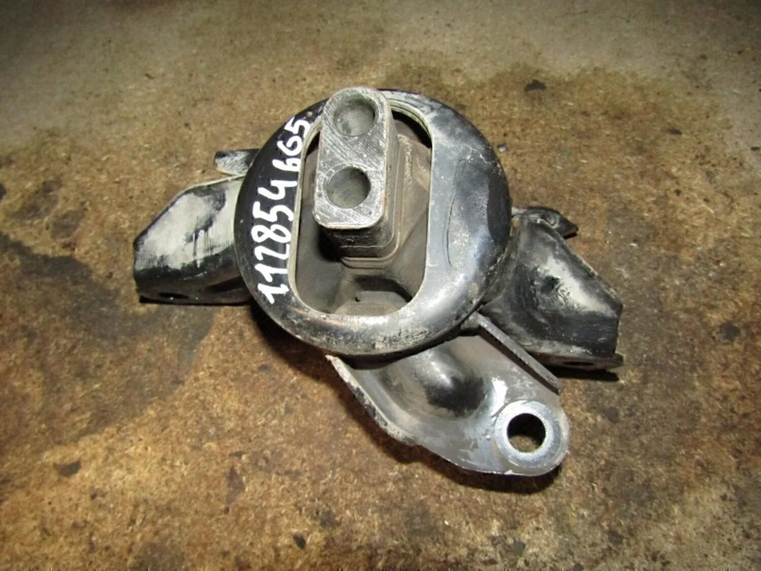 Опора КПП левая i40 2011>