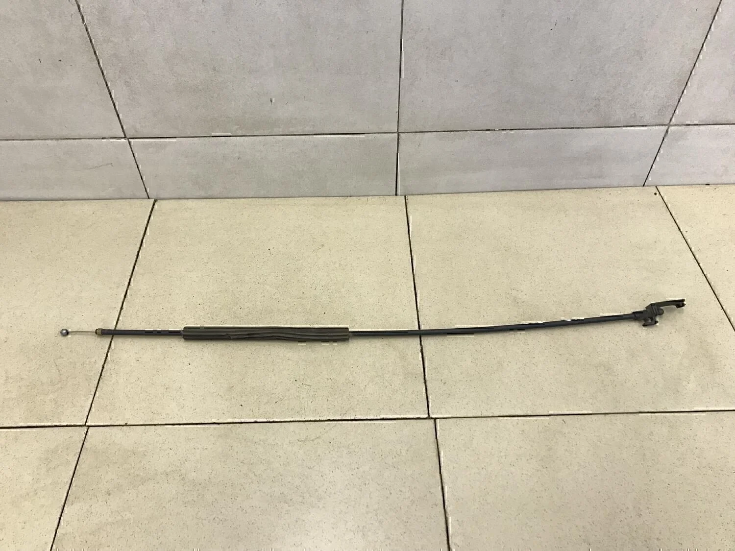 Трос открывания капота Passat [B6] 2005-2010