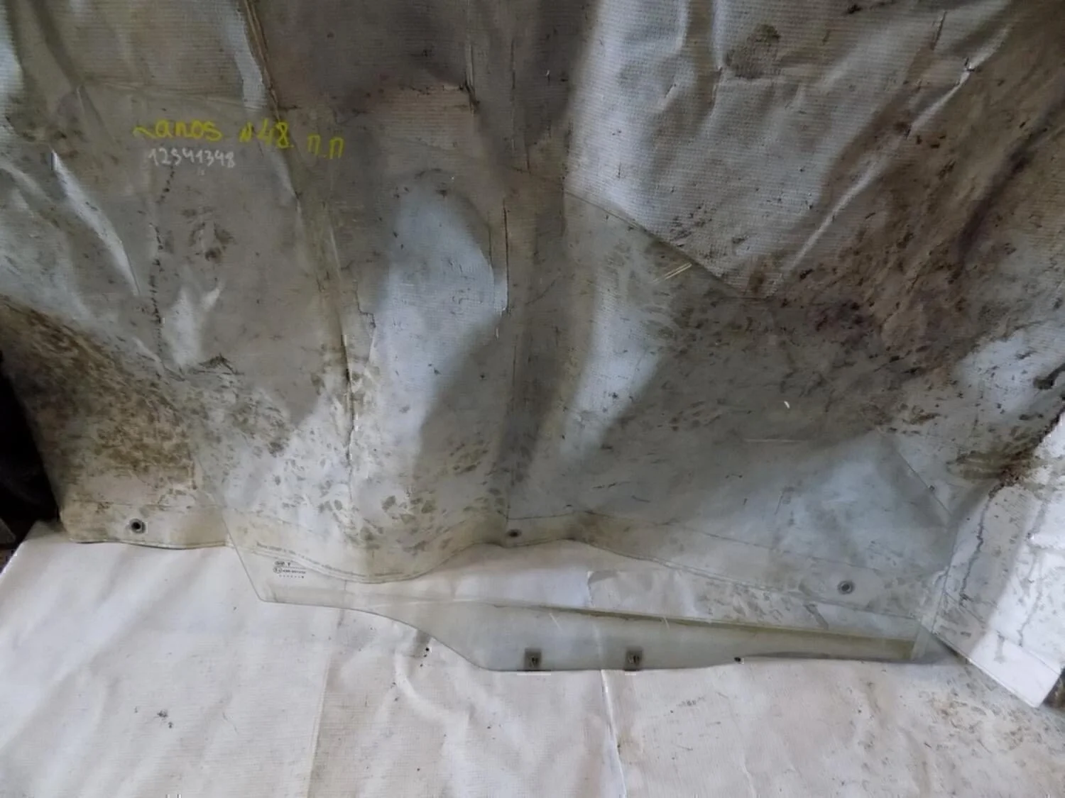 Стекло двери передней правой Lanos 2004-2010