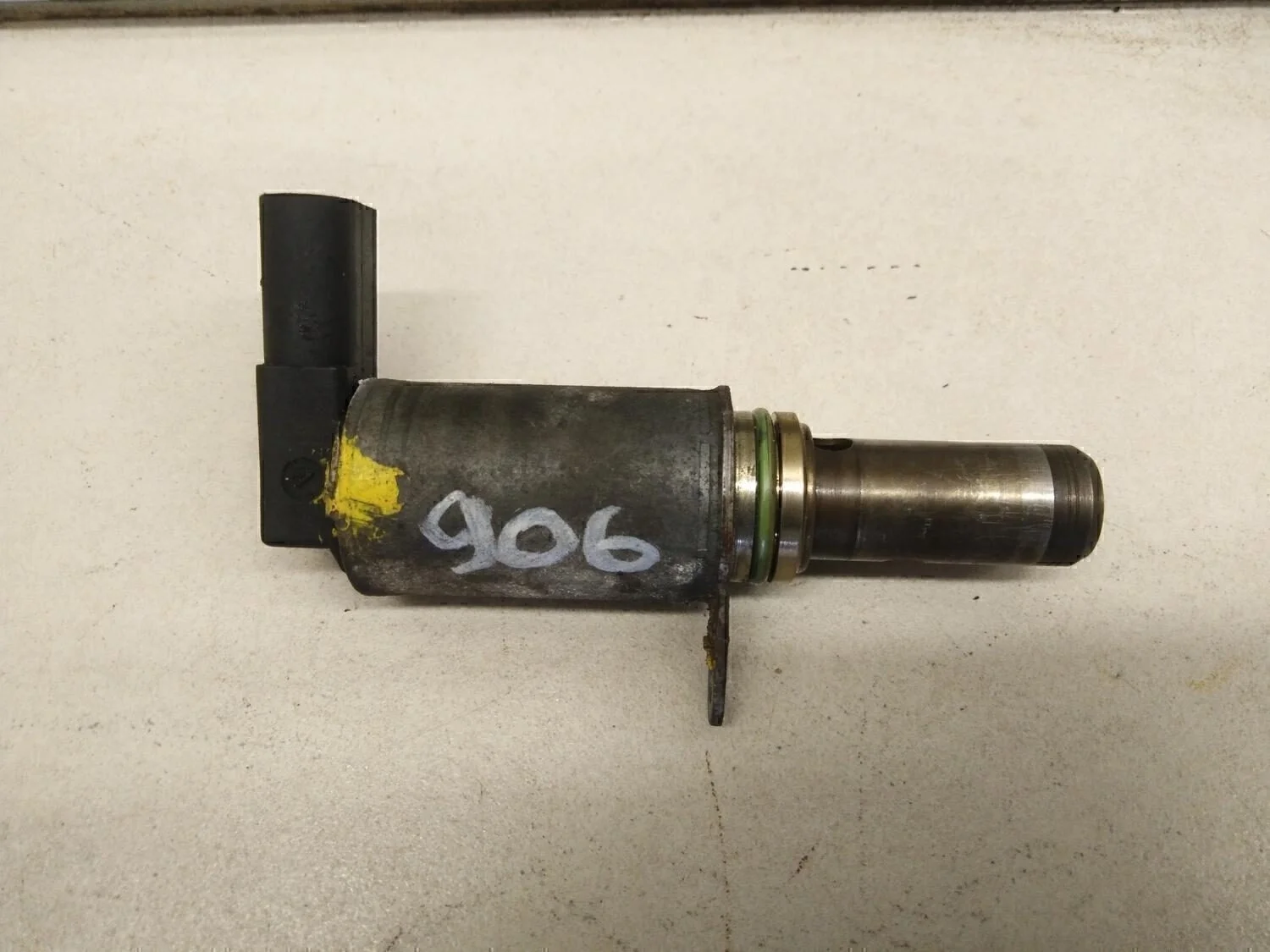 Клапан электромагн. изменения фаз ГРМ Golf V 2003-2009