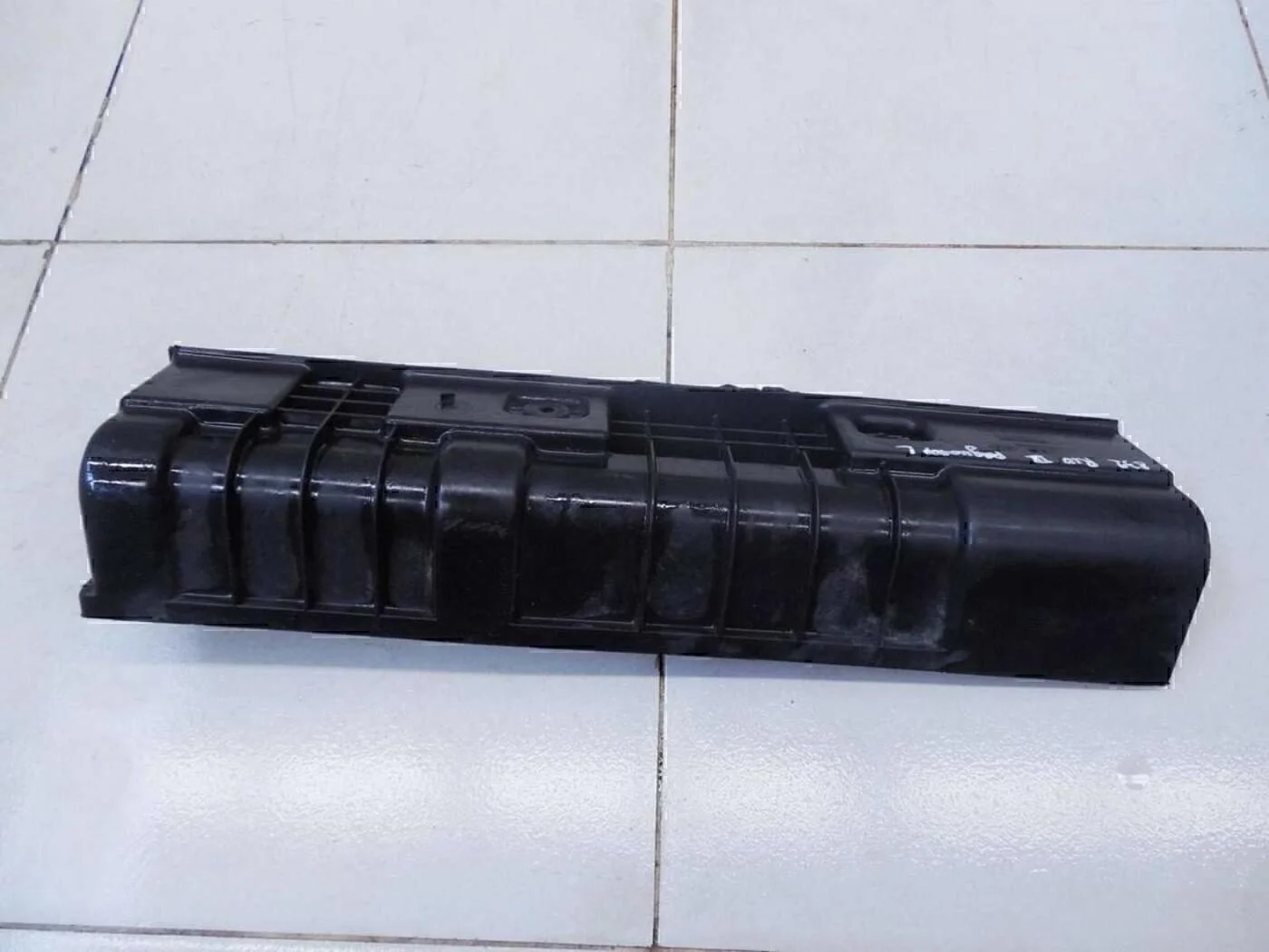 Воздуховод радиатора левый  Solaris 2010-2017