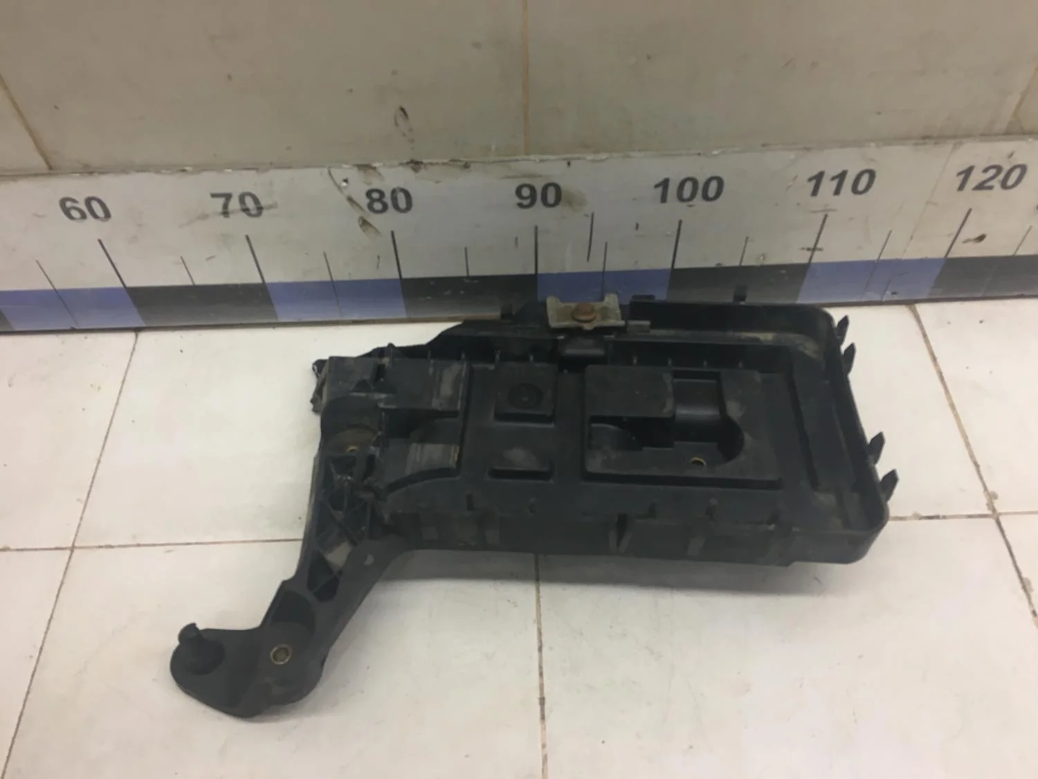 Крепление АКБ (корпус/подставка) Passat [B6] 2005-2010