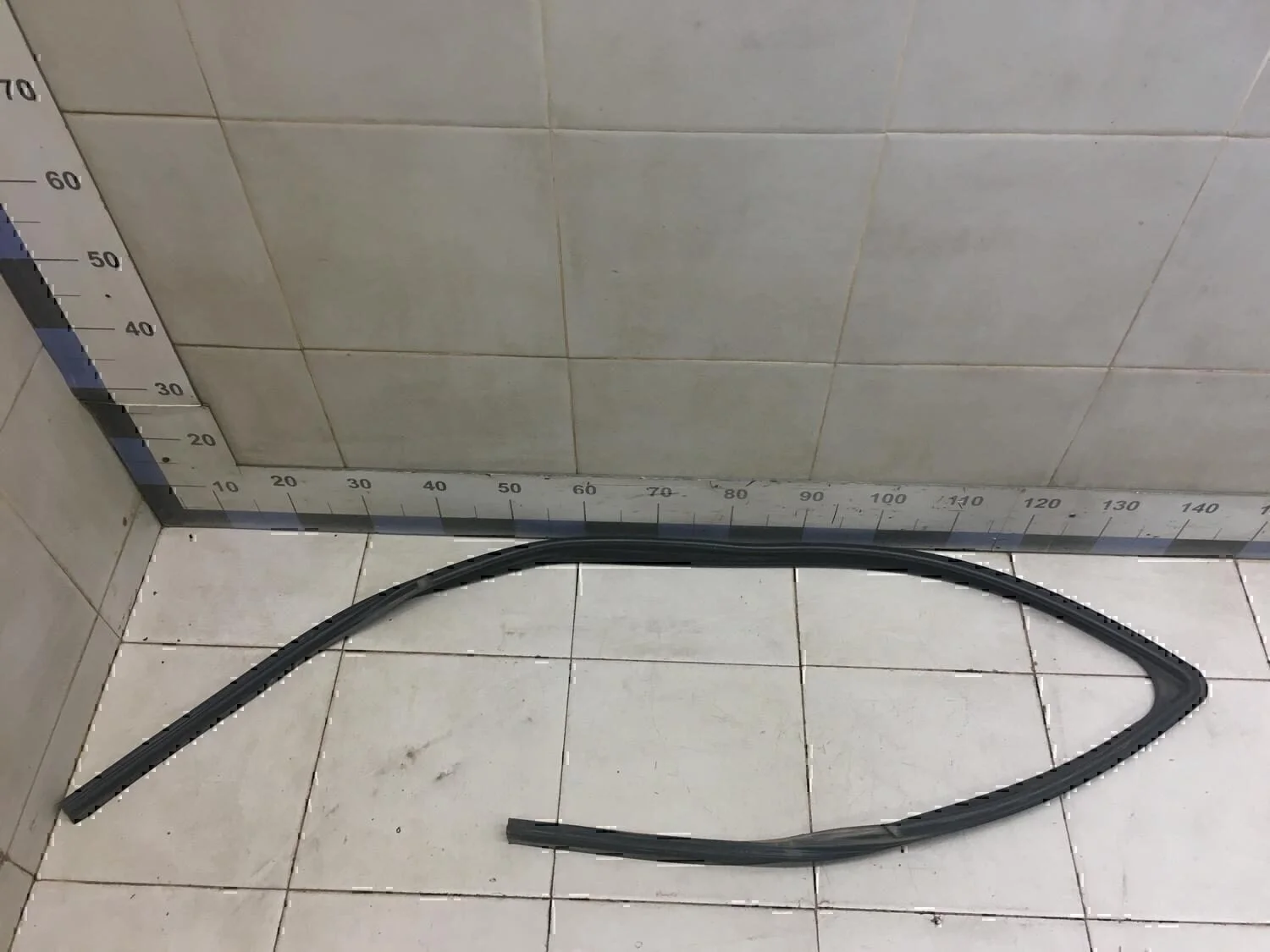 Уплотнитель стекла двери Logan 2005-2014