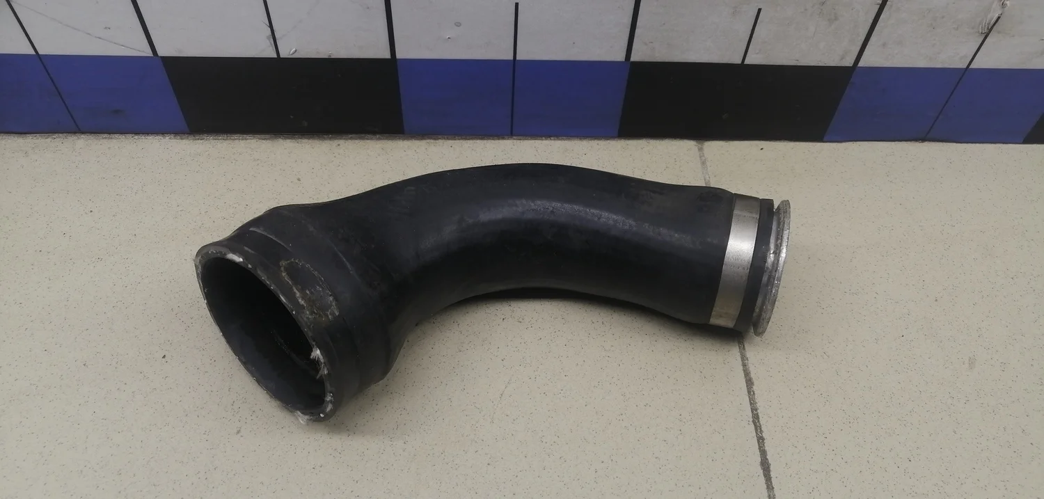 Патрубок интеркулера 5-серия F10/F11 2009>