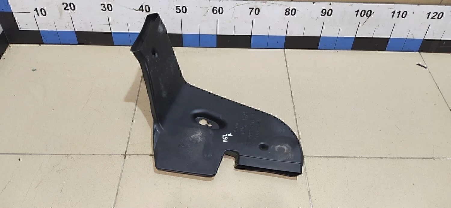 Воздухозаборник (внутри) LX 570