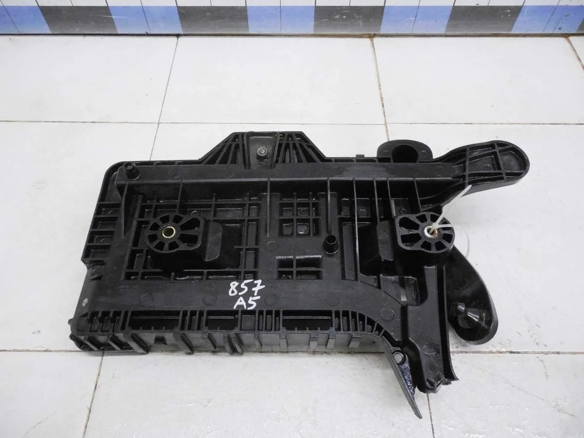 Крепление АКБ (корпус/подставка) Passat [B6] 2005-2010