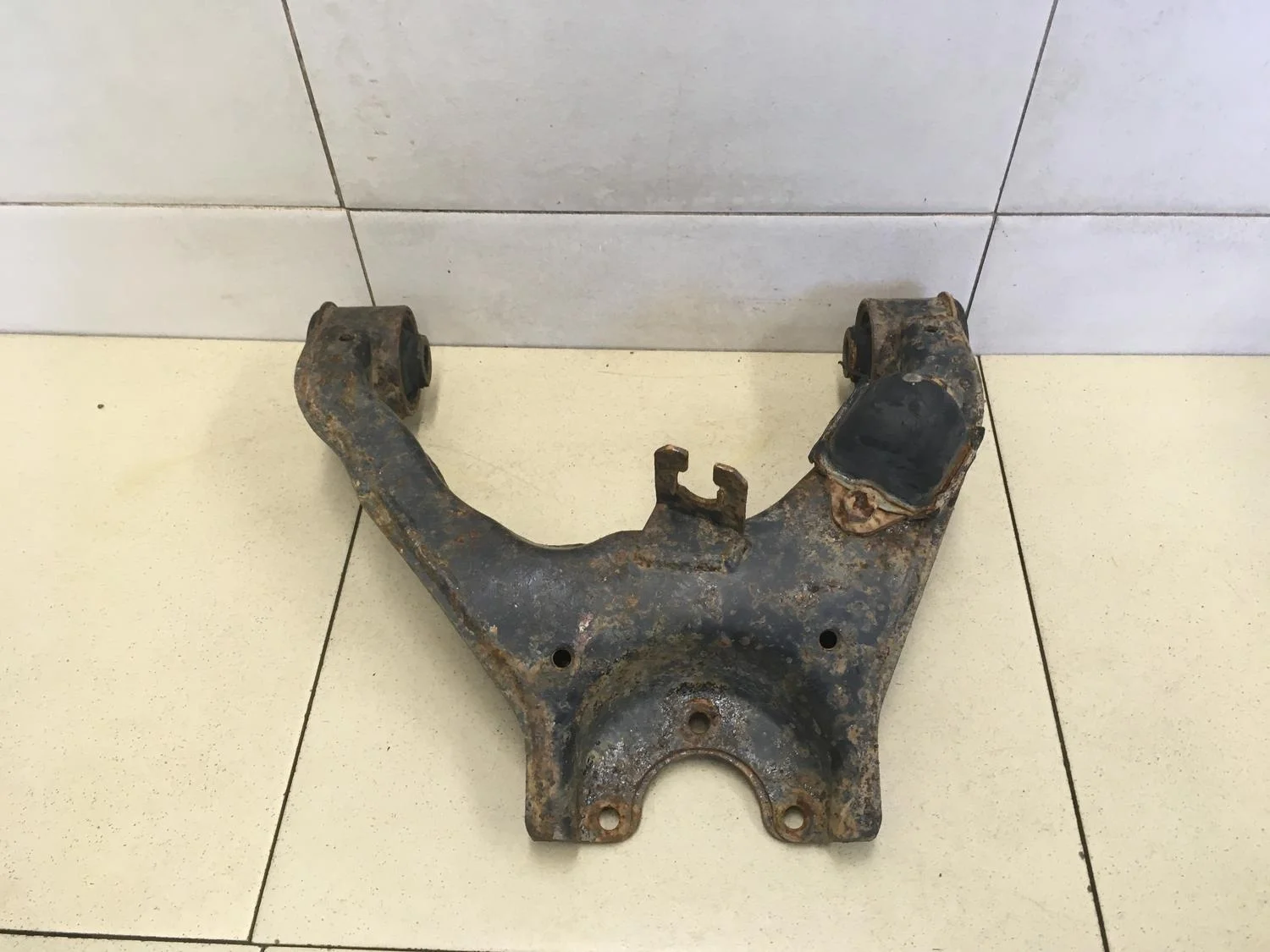 Рычаг передний верхний правый L200 (KB) 2006-2016