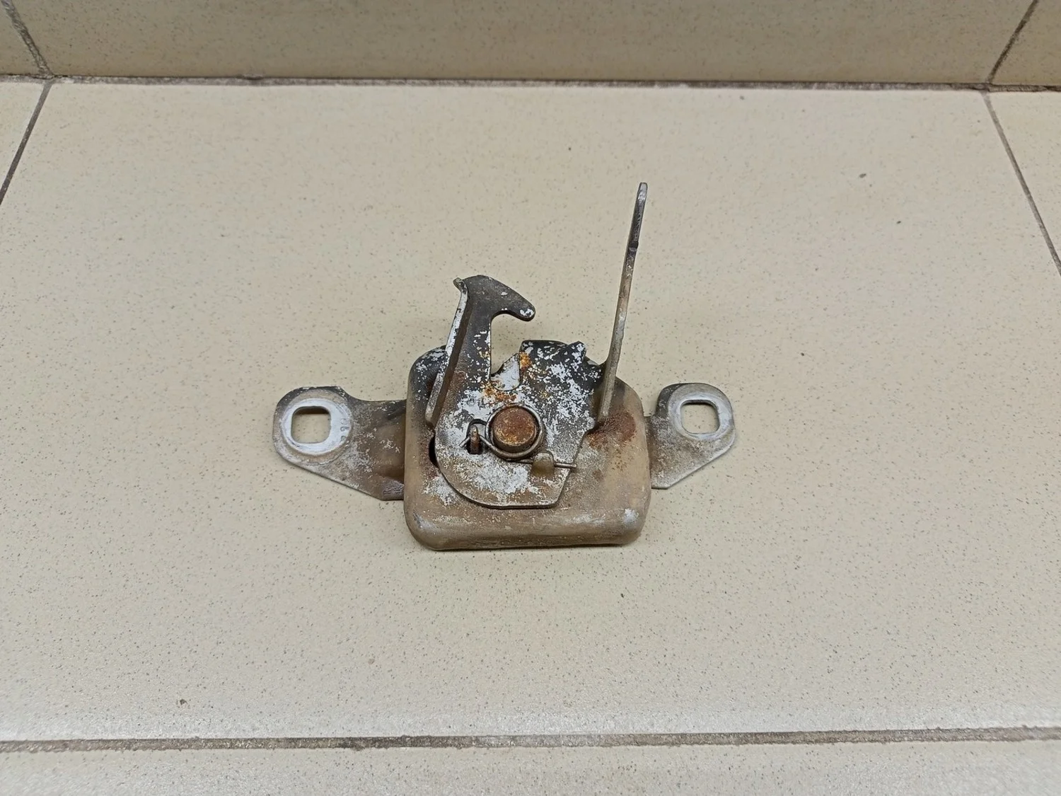 Замок капота Logan 2005-2014