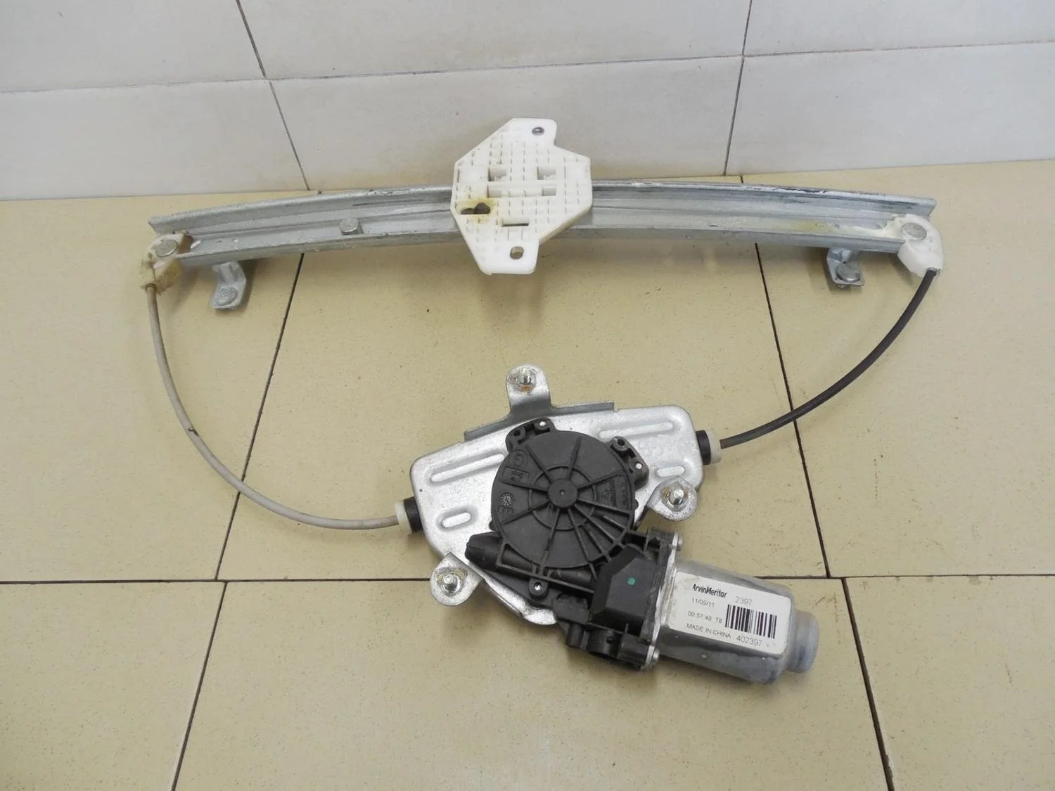 Стеклоподъемник электр. задний правый Solaris 2010-2017