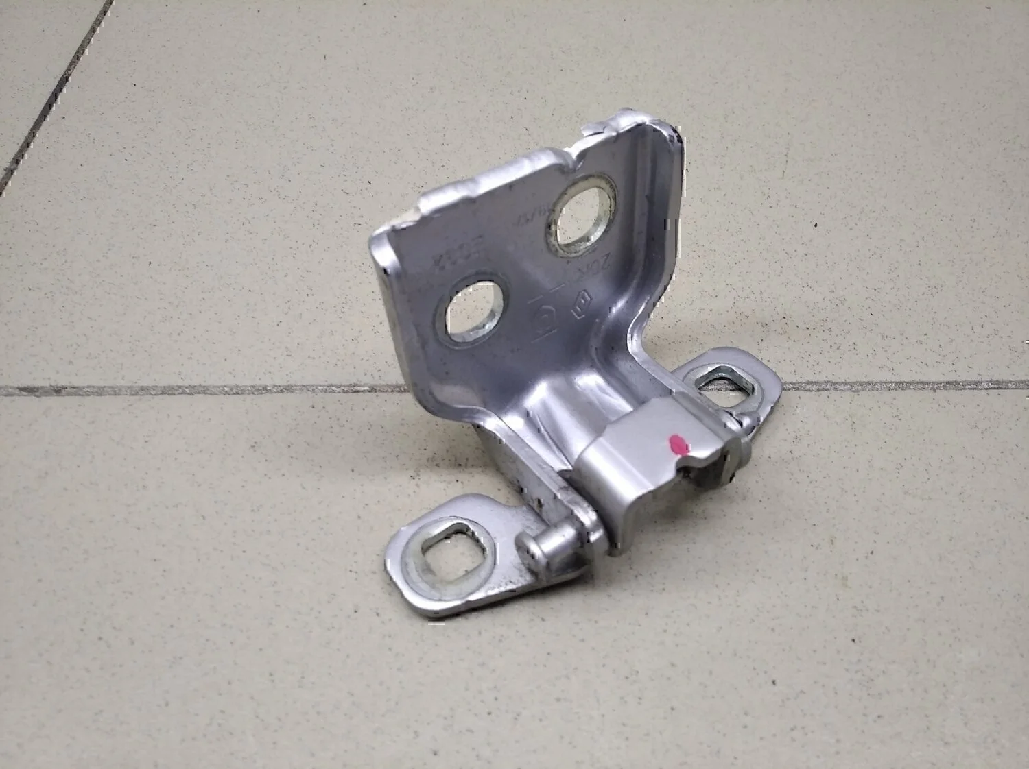 Петля двери задней левой верхняя Duster 2012>