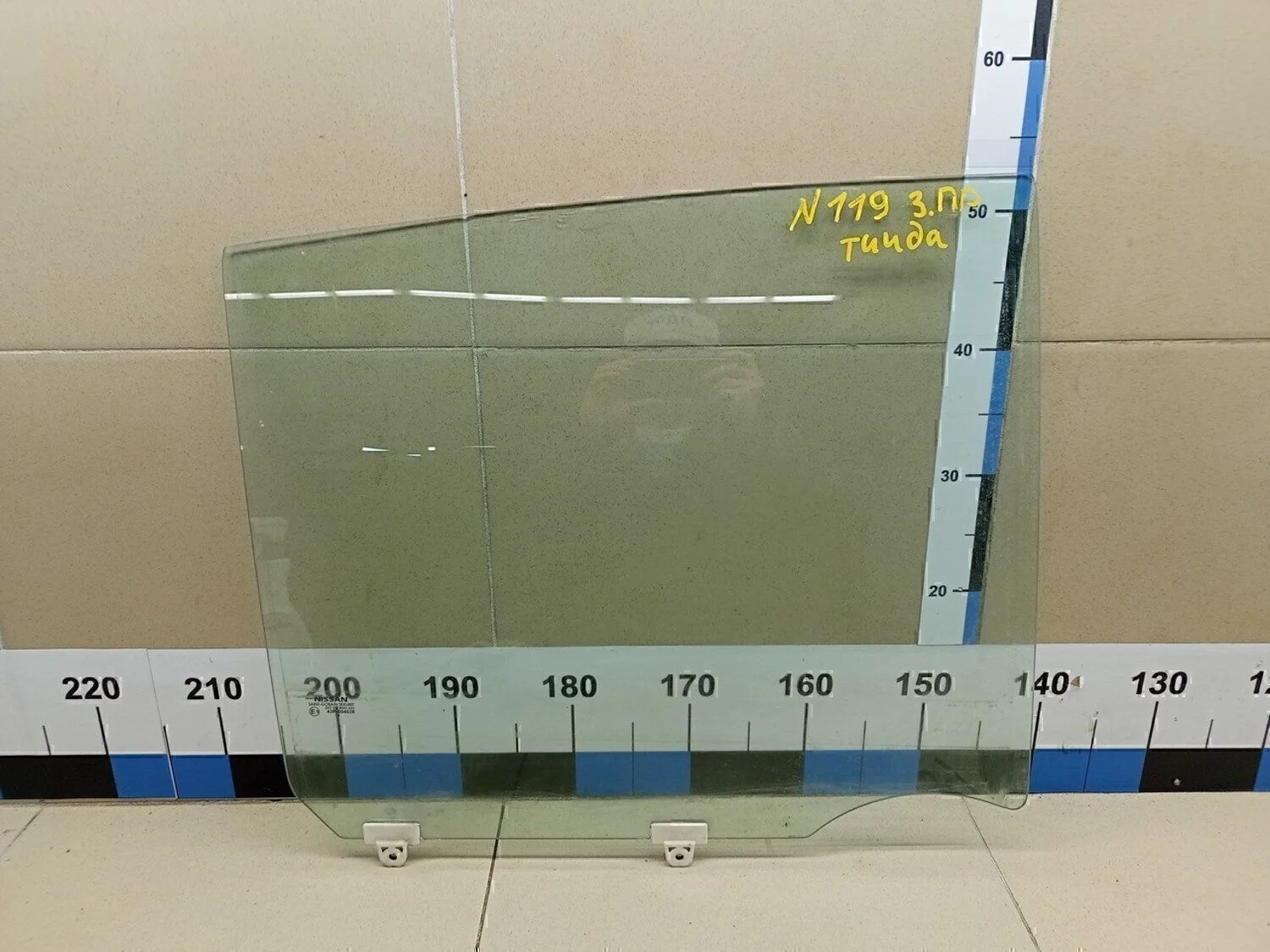 Стекло двери задней правой Tiida (C11) 2007-2014