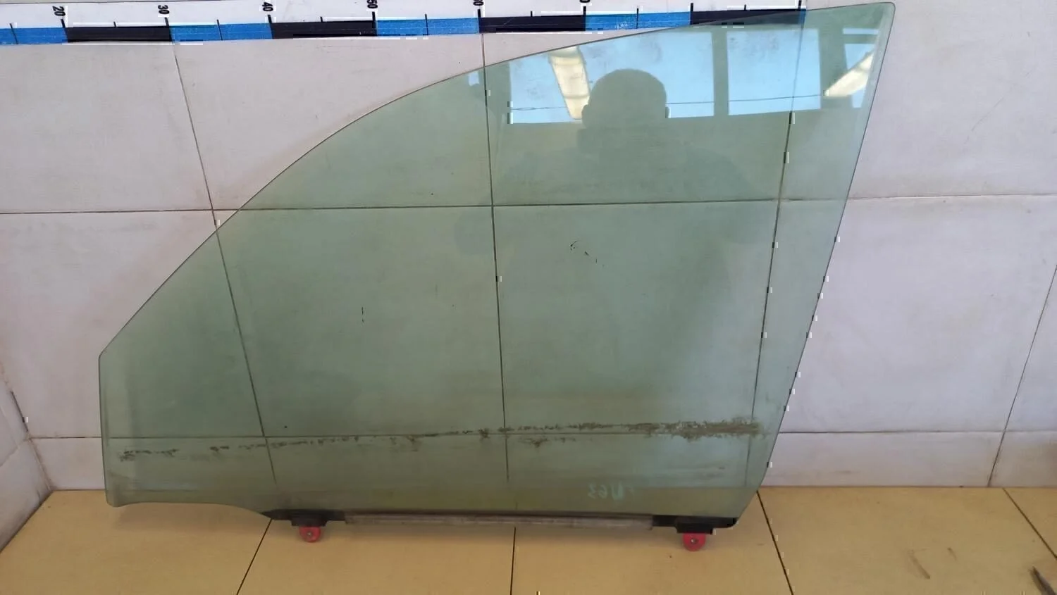 Стекло двери передней левой RAV 4 2000-2005