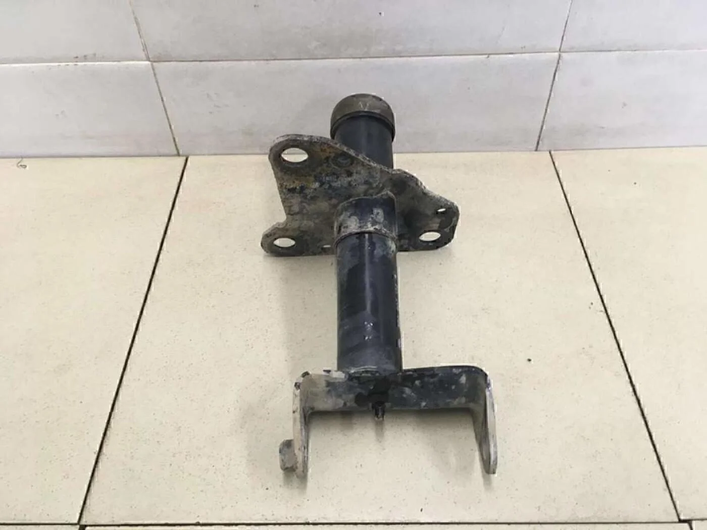 Кронштейн переднего бампера правый Passat [B5] 1996-2000