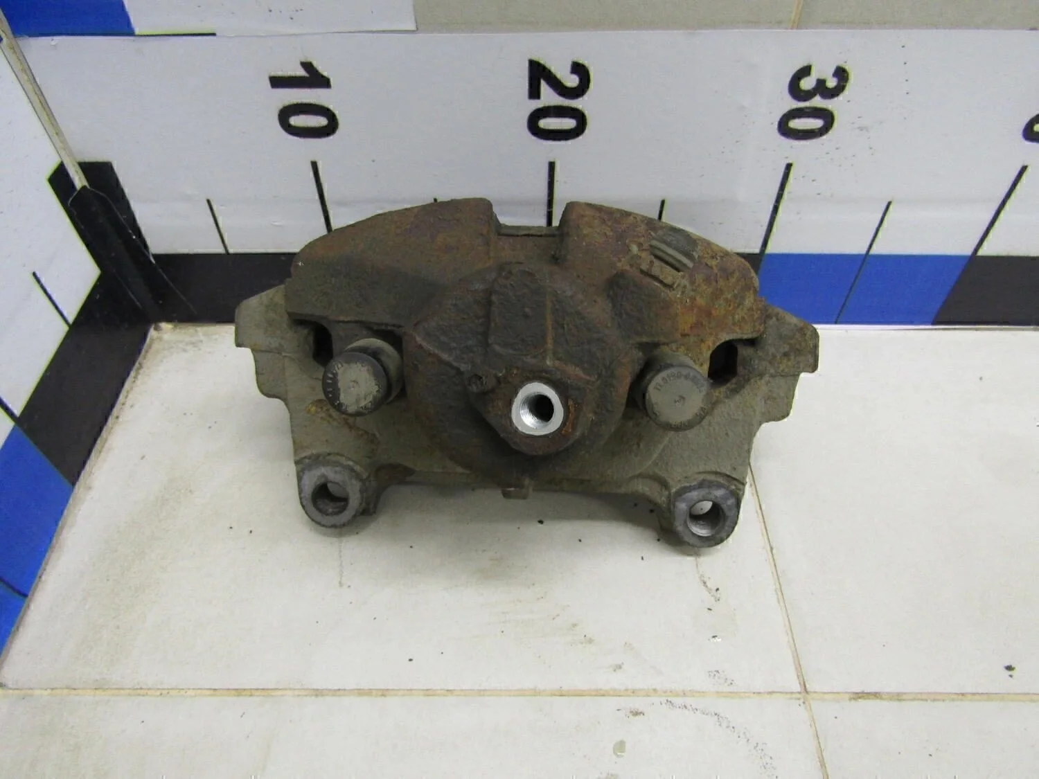 Суппорт передний правый Passat [B6] 2005-2010