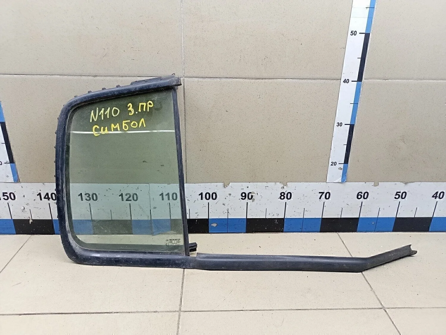 Стекло двери задней правой (форточка) Clio/Symbol 1998-2008