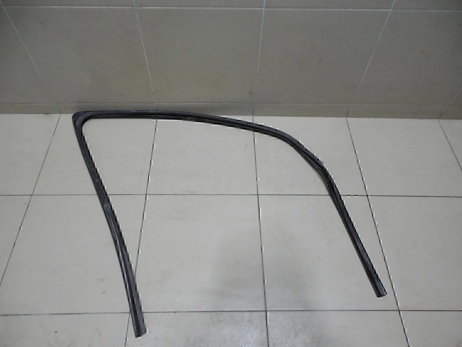 Уплотнитель стекла двери Logan 2005-2014