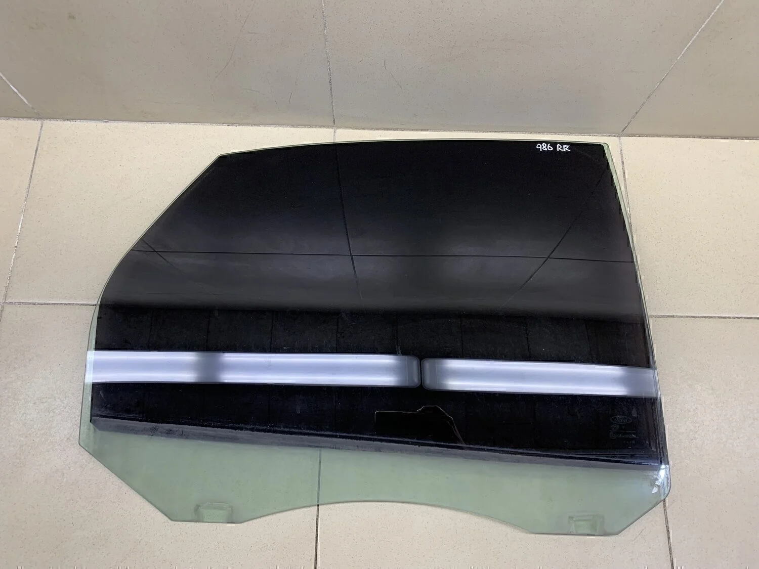 Стекло двери задней правой Focus II 2005-2008