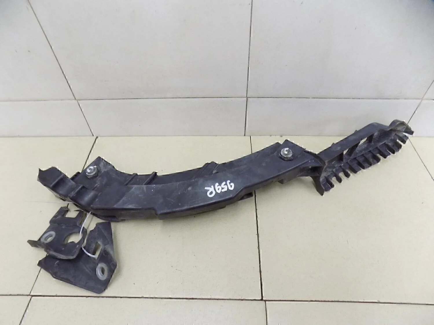 Кронштейн фар правый Polo (Sed RUS) 2011>