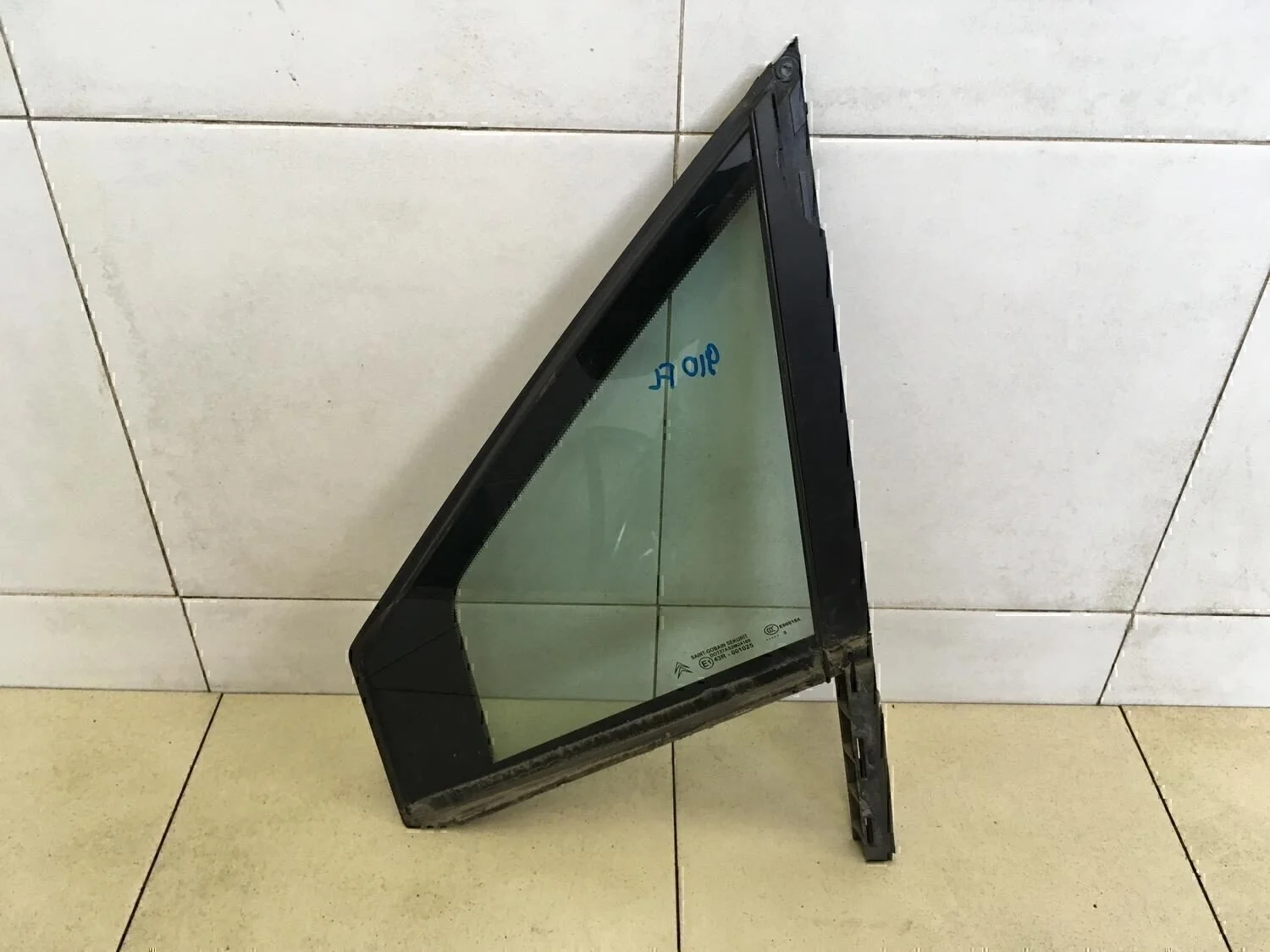 Стекло двери передней левой (форточка) C4 2005-2011