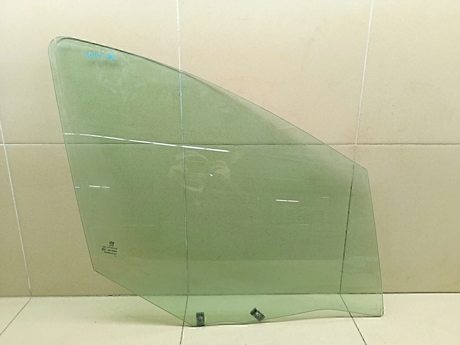 Стекло двери передней правой 408 2012>