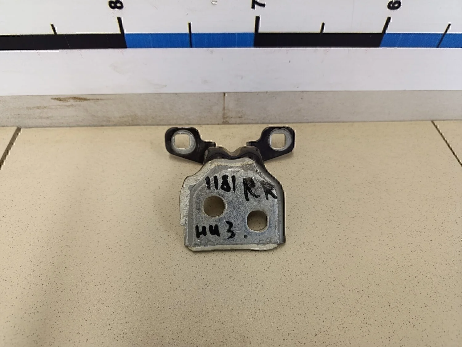 Петля двери Logan 2005-2014