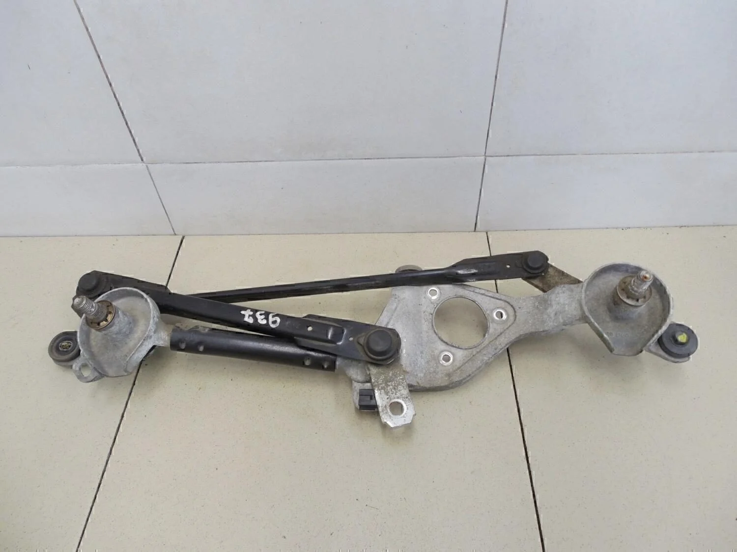 Трапеция стеклоочистителей Solaris 2010-2017