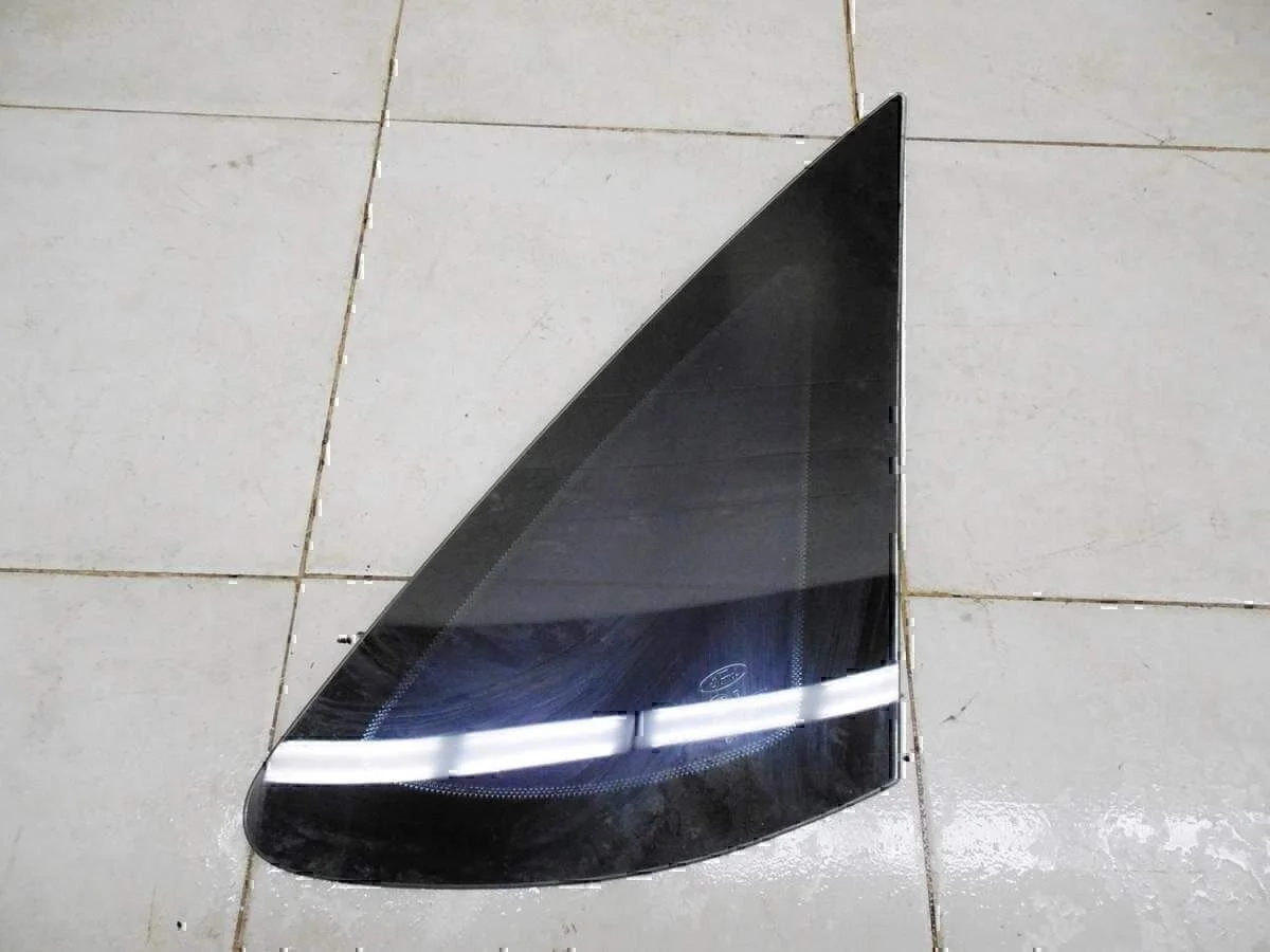 Стекло кузовное глухое правое Focus II 2005-2008