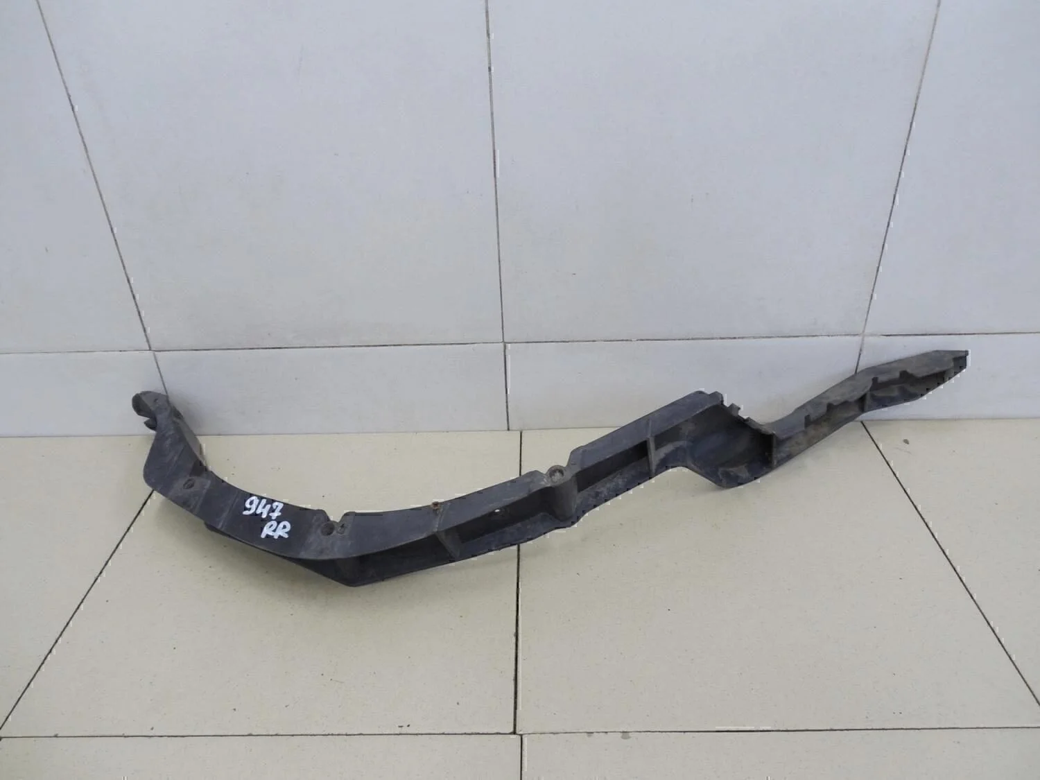 Направляющая заднего бампера правая Astra H / Family 2004-2015