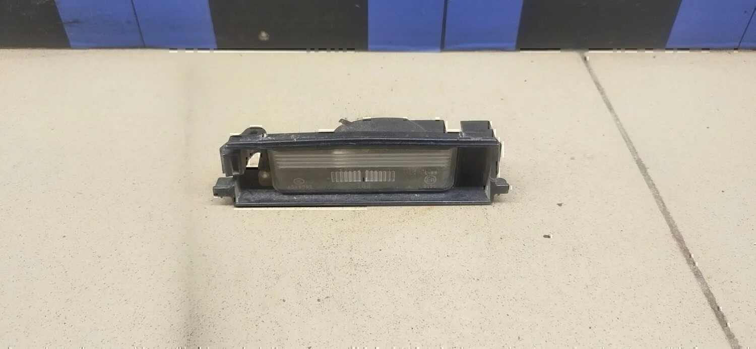 Фонарь подсветки номера RAV 4 2000-2005