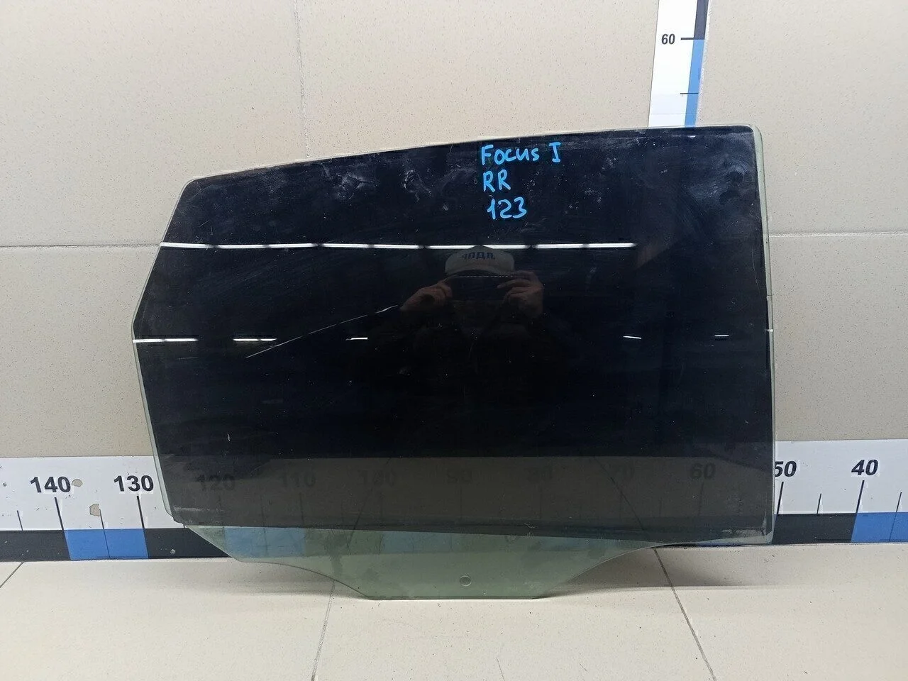 Стекло двери задней правой Focus I 1998-2004