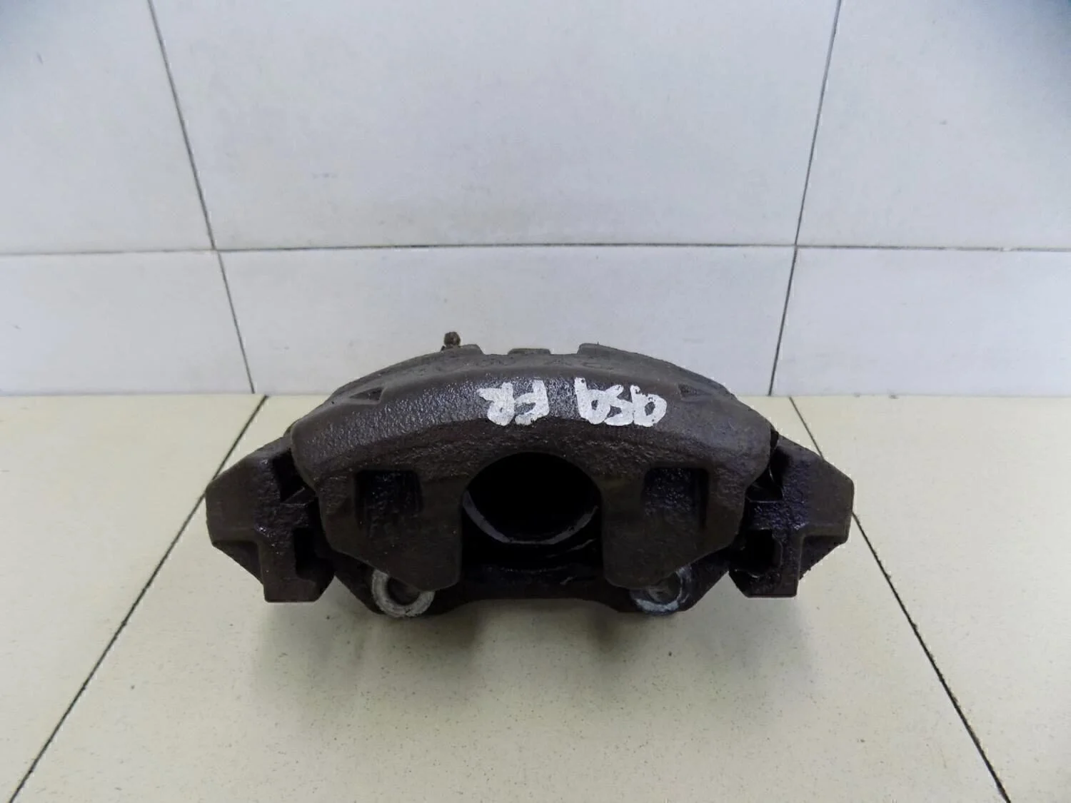 Суппорт передний правый Fabia 2007-2015