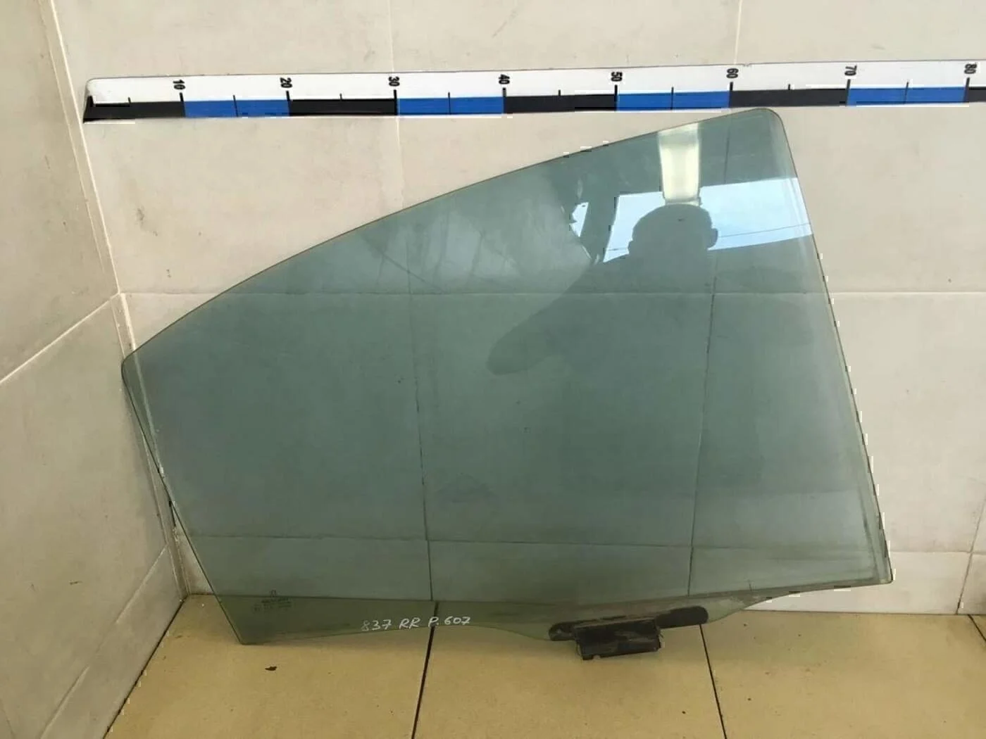 Стекло двери задней правой 607 2000-2010