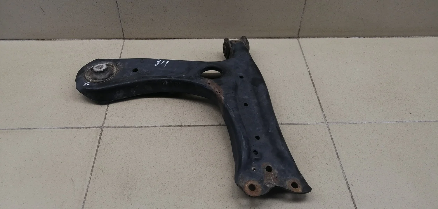 Рычаг передний правый Fabia 2007-2015