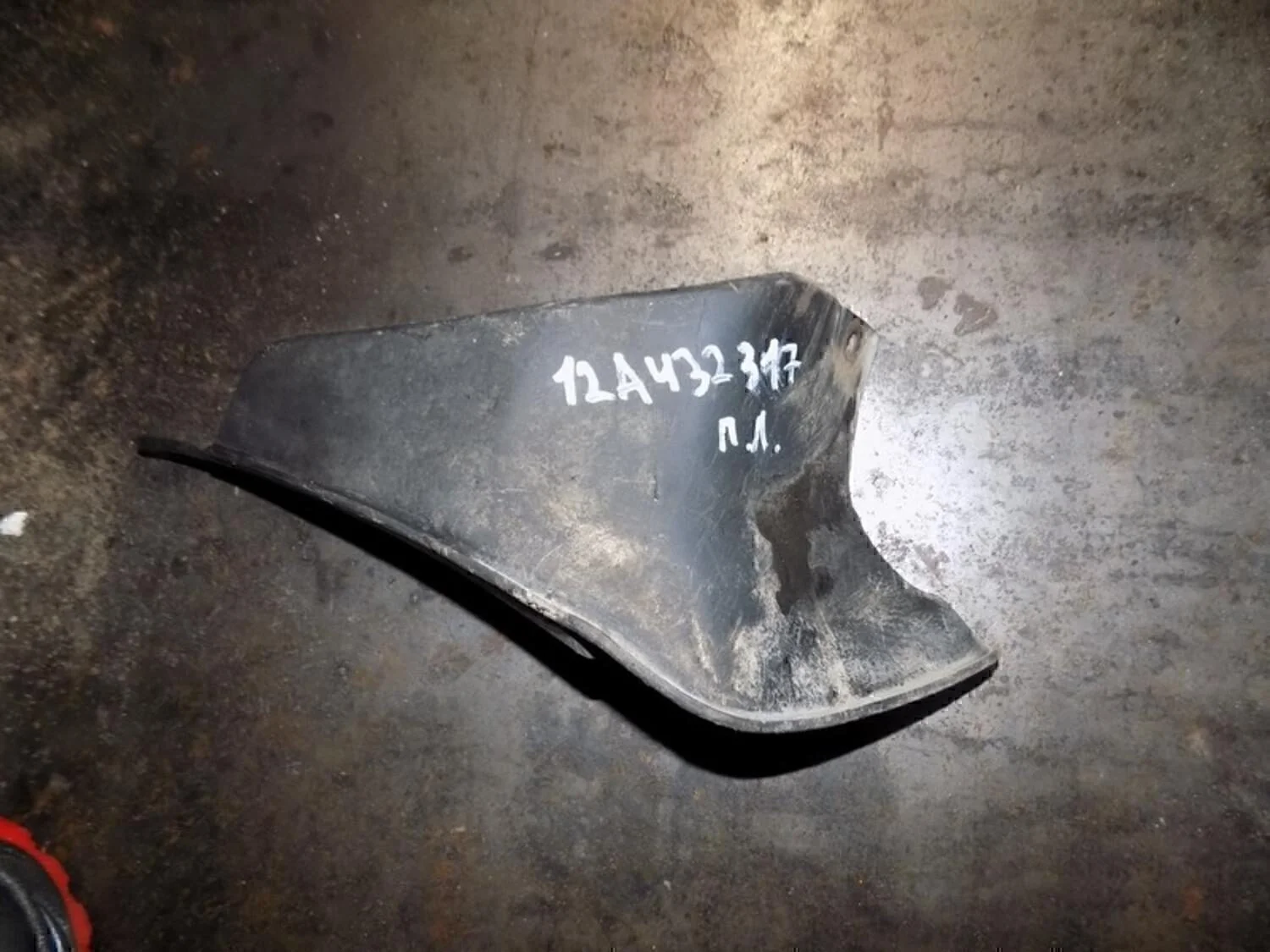 Брызговик передний левый Corolla E15 2006-2013