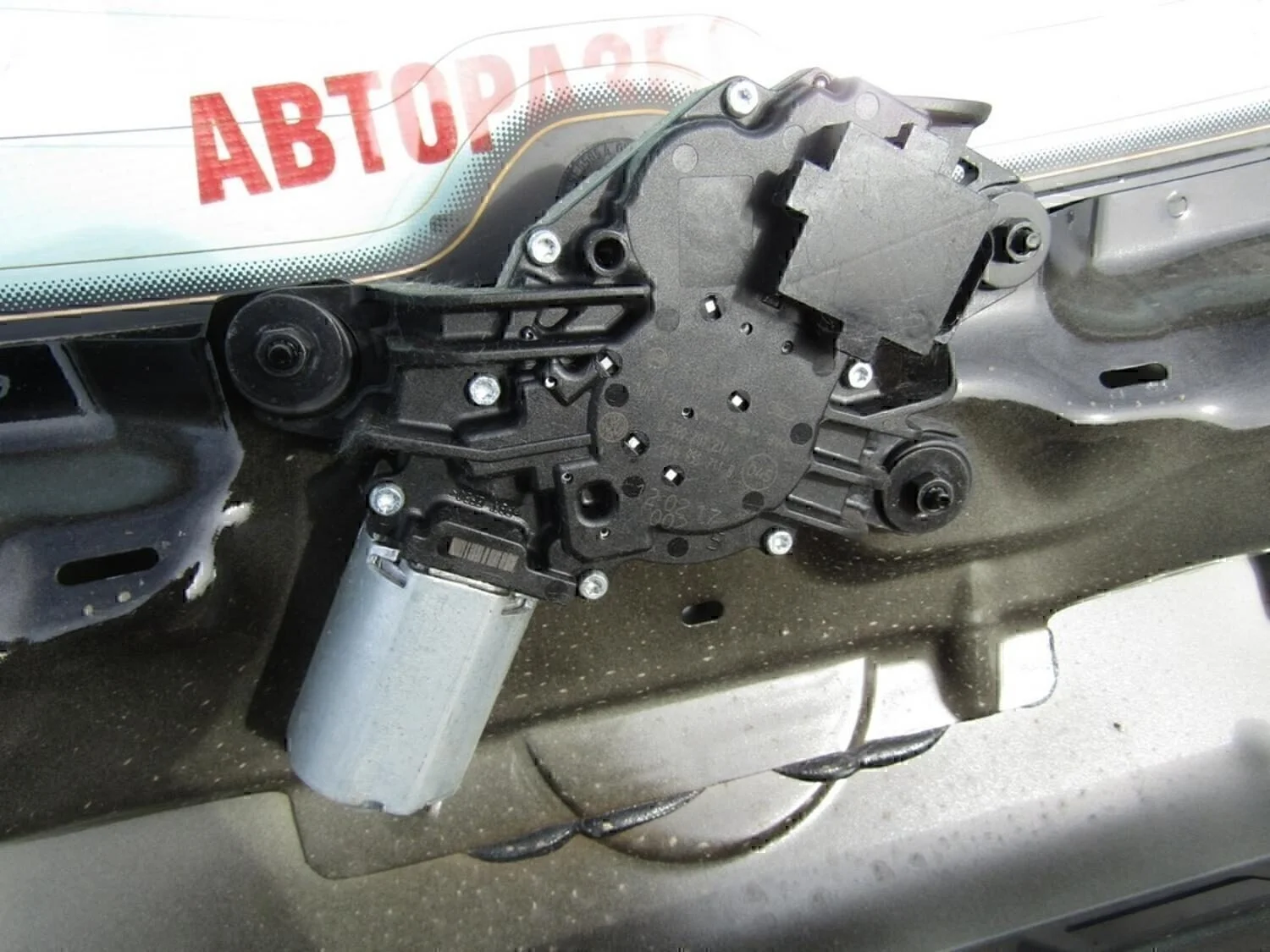 Моторчик стеклоочистителя задний Touran 2010-2016