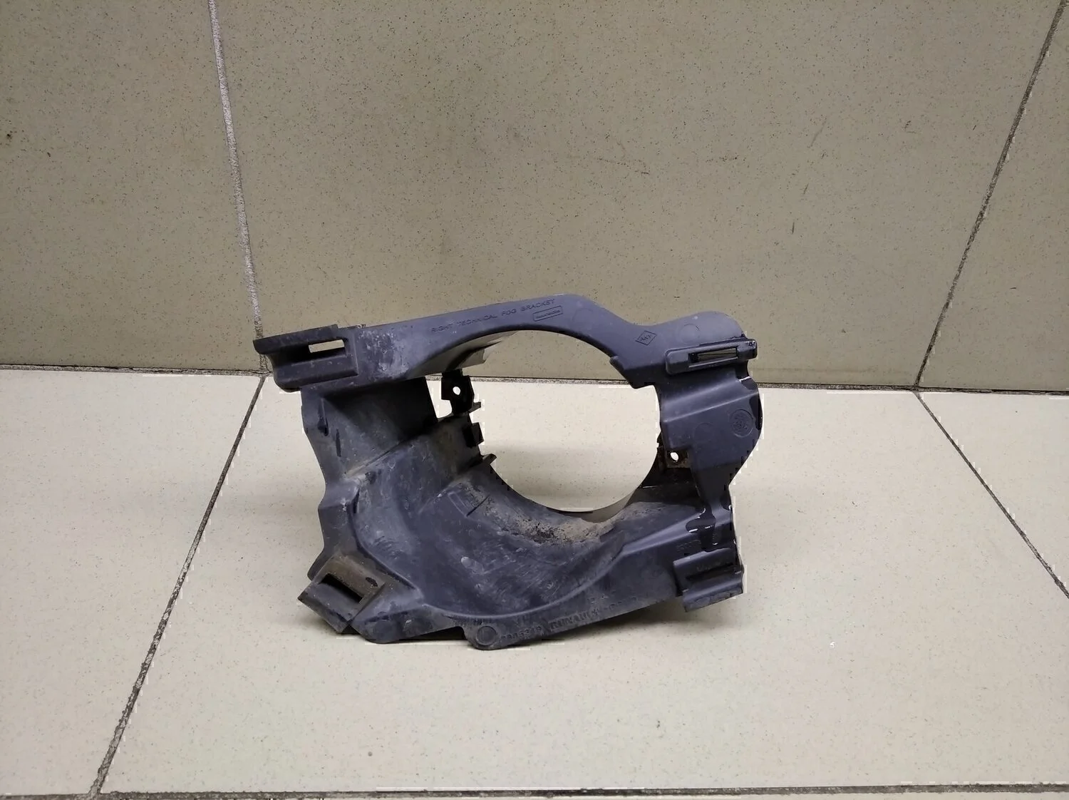 Кронштейн фары противотуманной правой Clio/Symbol 1998-2008