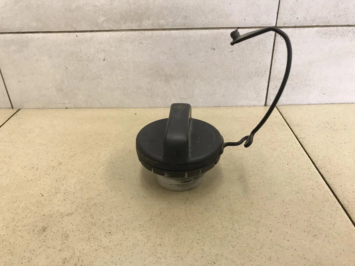 Крышка топливного бака Avensis II 2003-2008