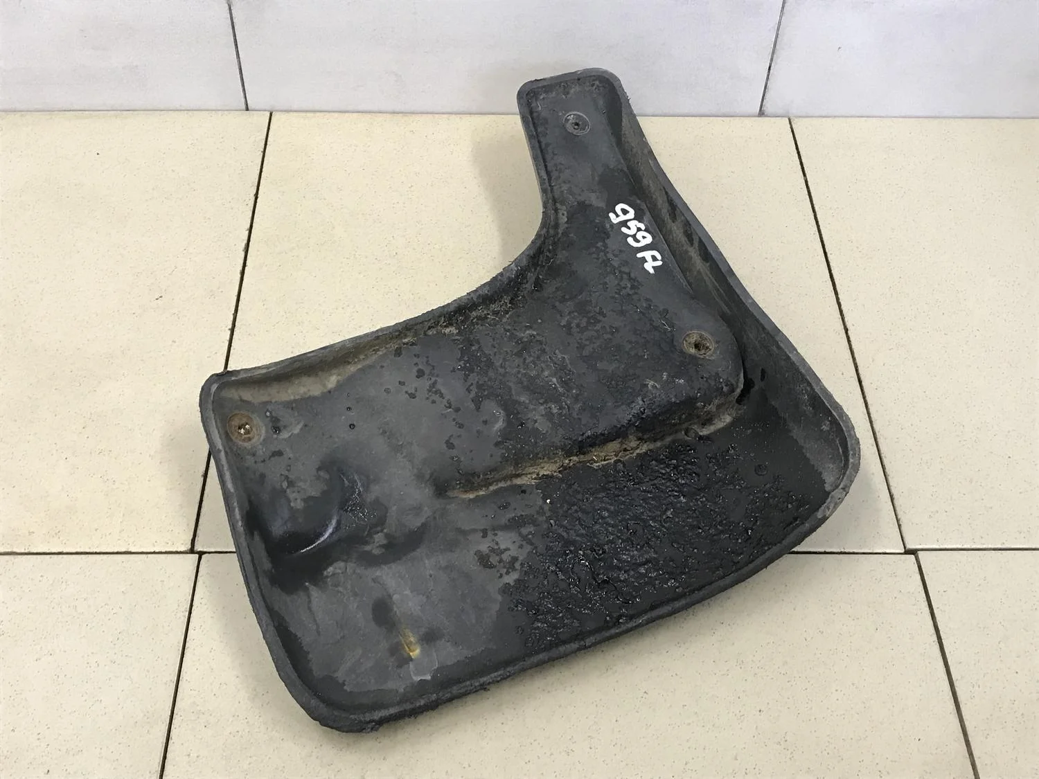 Брызговик передний левый Polo (Sed RUS) 2011>