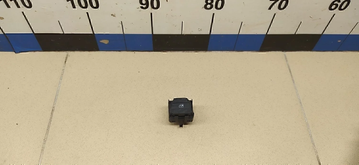 Кнопка стеклоподъемника Golf III/Vento 1991-1997