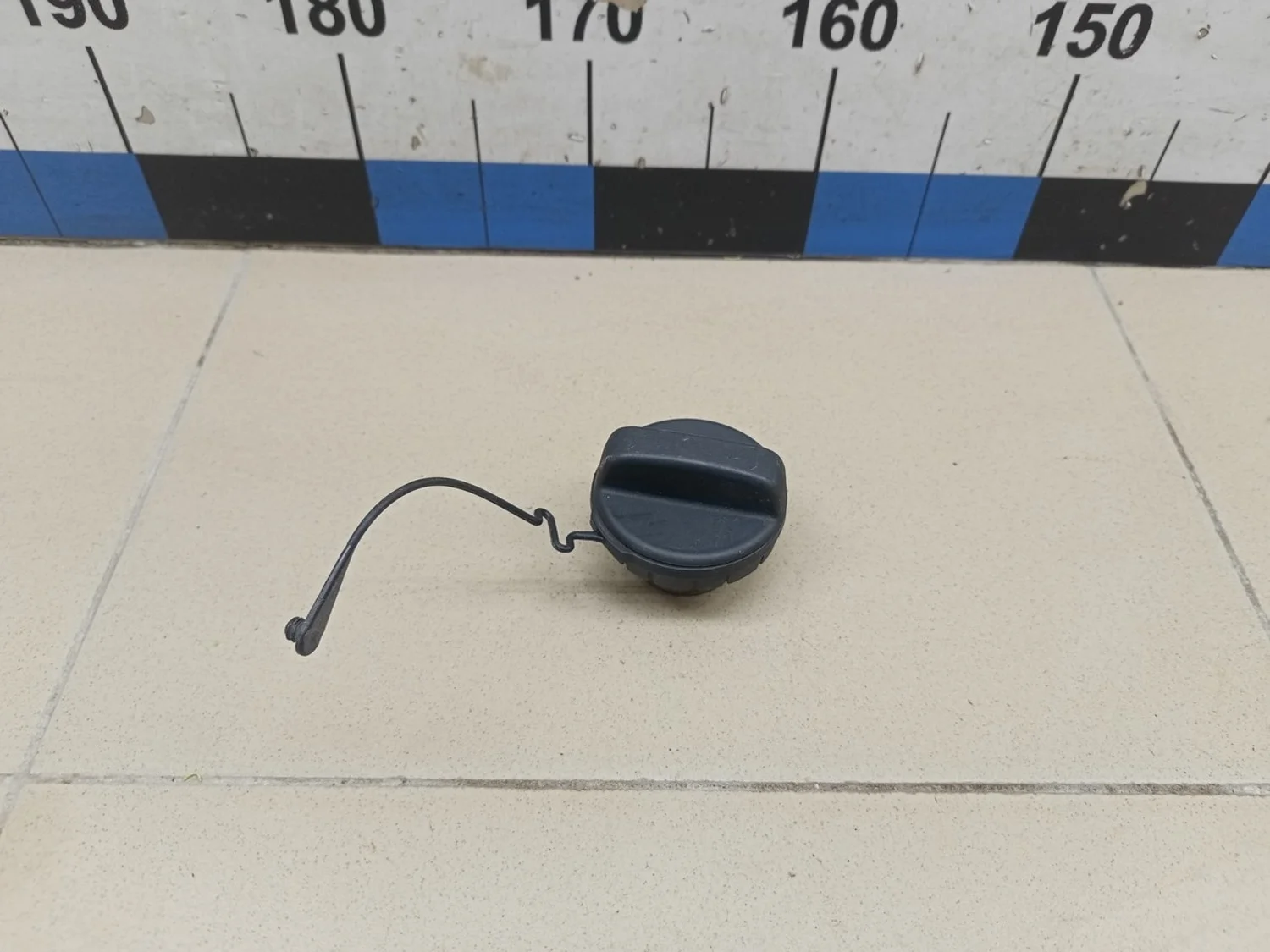 Крышка топливного бака Avensis II 2003-2008