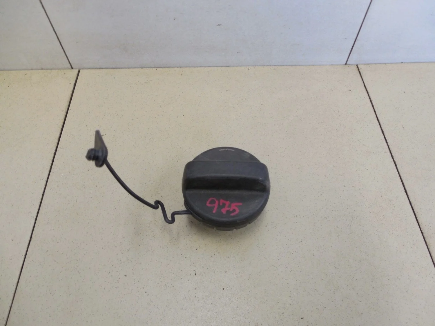 Крышка топливного бака Avensis II 2003-2008