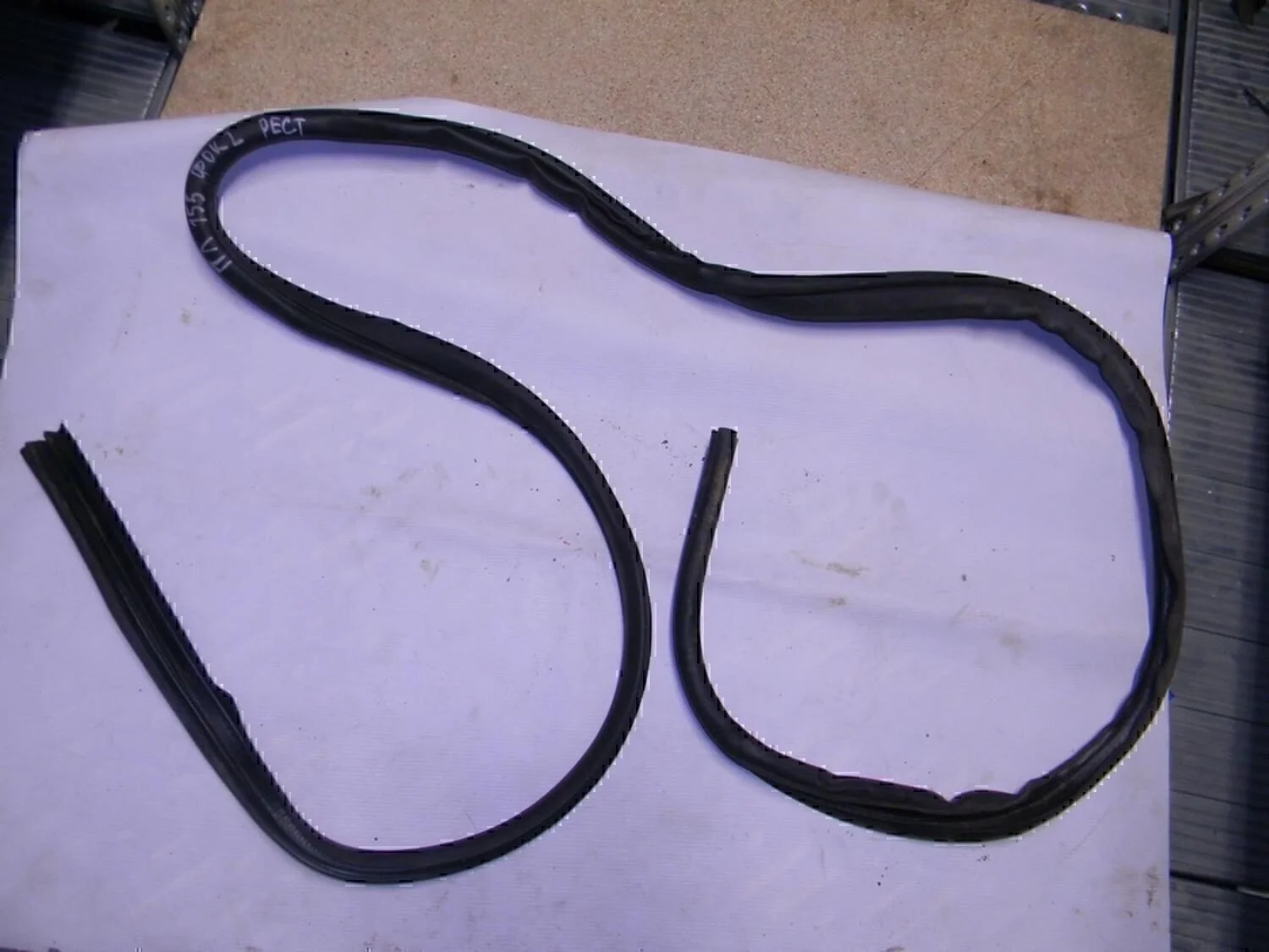 Уплотнитель двери Focus II 2005-2008