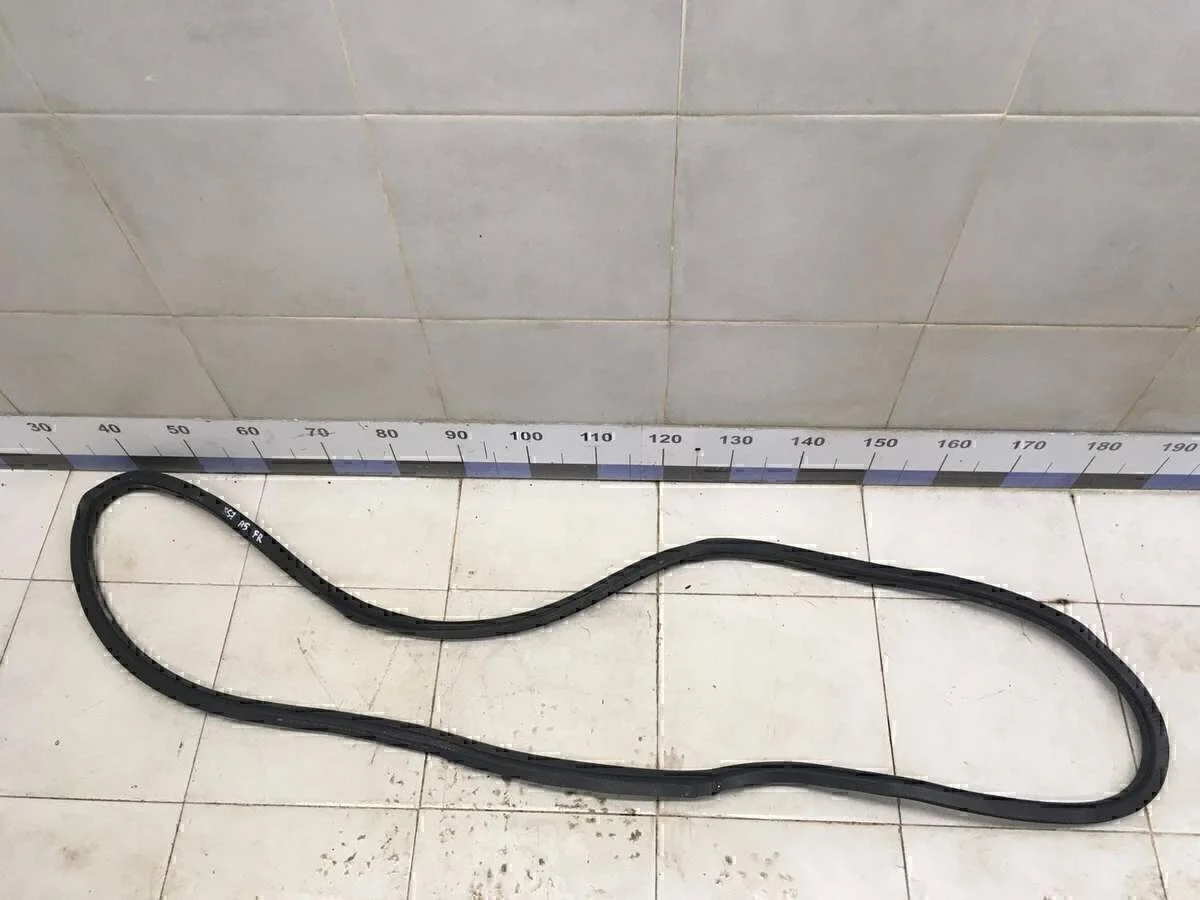 Уплотнитель двери Octavia (A5 1Z-) 2004-2013