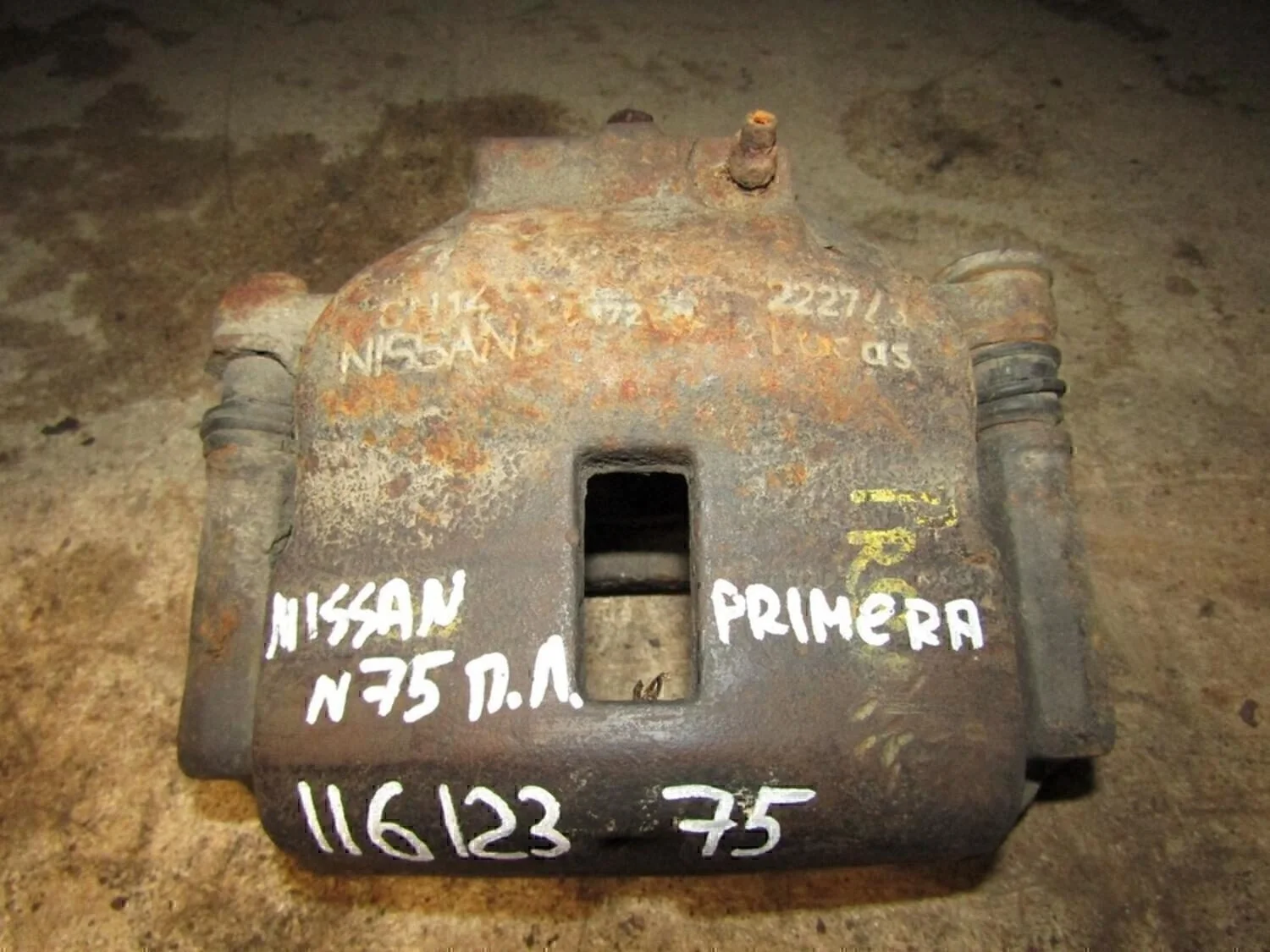 Суппорт передний левый Almera N16 2000-2006