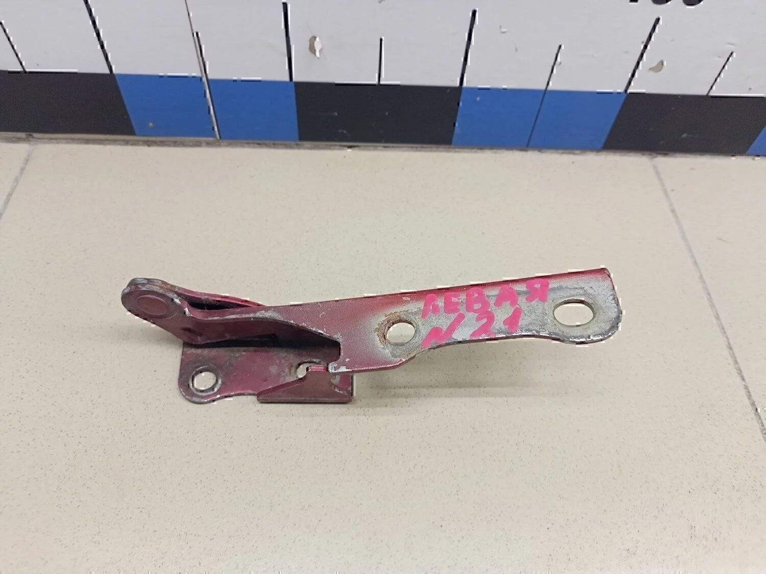 Петля капота левая Accent II (+ТАГАЗ) 2000-2012