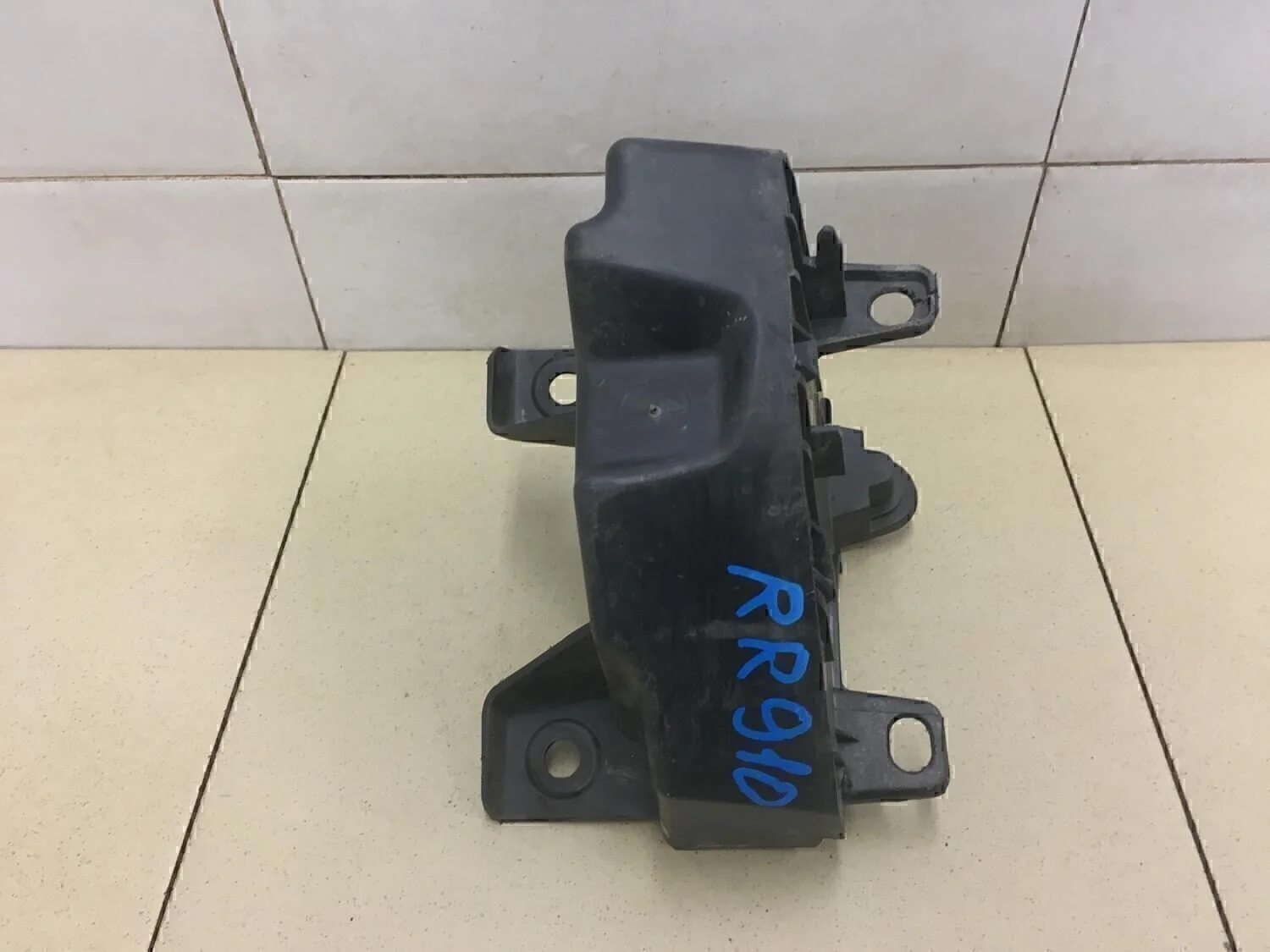 кронштейн заднего бампера C4 2005-2011