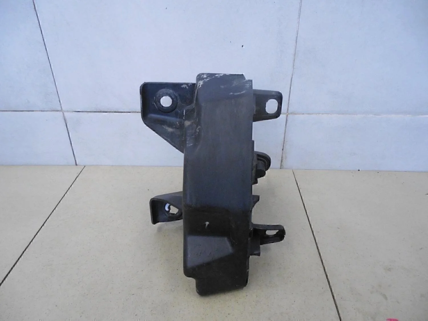 кронштейн заднего бампера C4 2005-2011