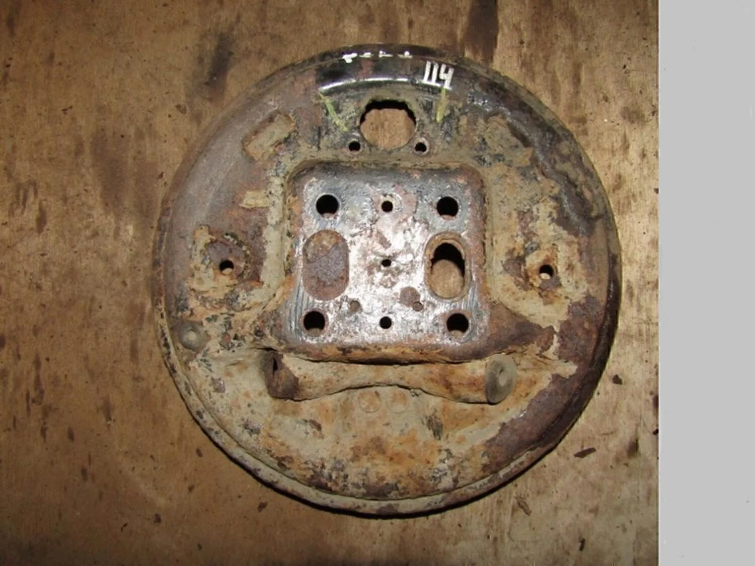 Щит опорный задний правый Fusion 2002-2012